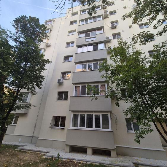 Apartament cu 2 camere decomandat în Lacul Tei