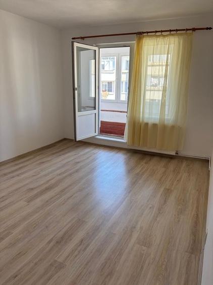 De vanzare apartament 2 camere,confort 1 - 8