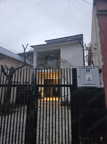Casă cu 5 camere cu Teren 945 Mp în Central