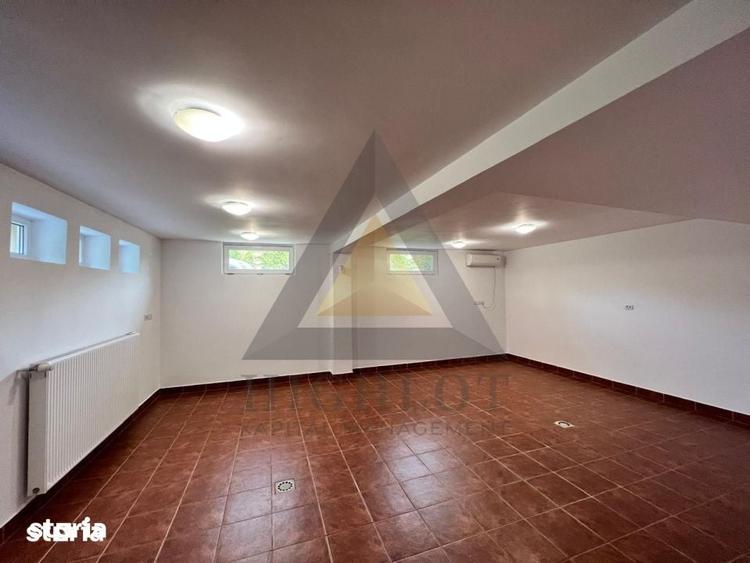 Casă cu 7 camere cu Teren 1000 Mp în Central
