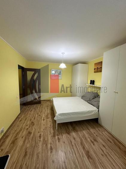 Apartament cu 3 camere decomandat în Drumul Taberei