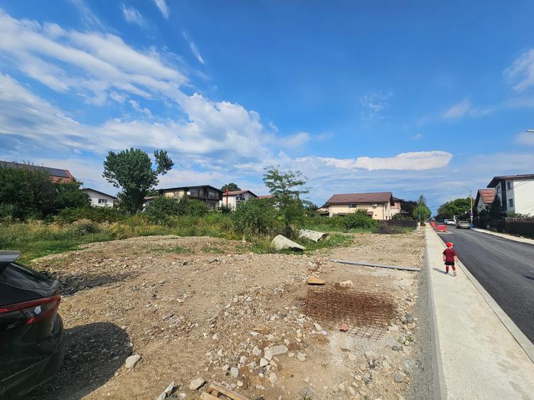 Teren Construcții intravilan de 2000 mp, în Tunari