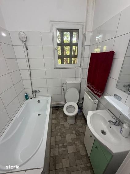 Apartament cu 3 camere semidecomandat în Central