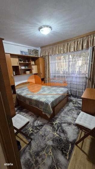 Apartament cu 3 camere semidecomandat în Ghencea