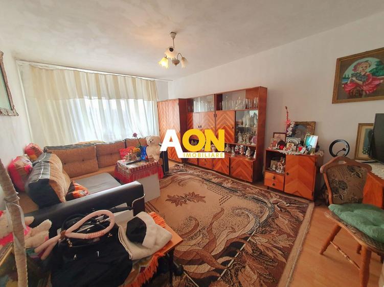 Apartament cu 3 camere decomandat în Cetate