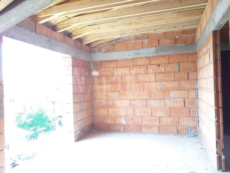 Duplex cu 5 camere cu Canalizare în Iris