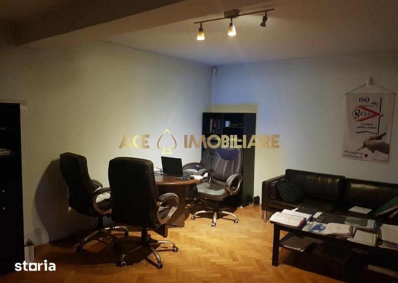 Apartament cu 4 camere, mobilat în Regie