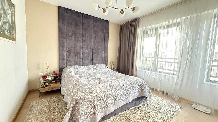 Apartament cu 3 camere semidecomandat, mobilat în Văcăresti