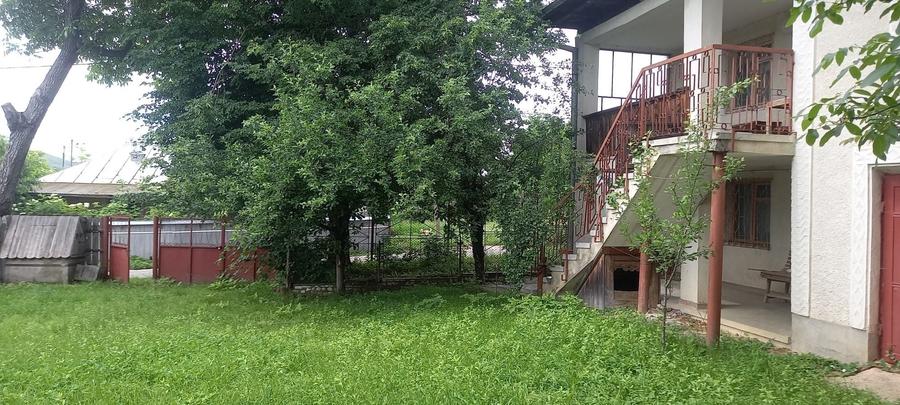 Casă cu 4 camere în Dolhești