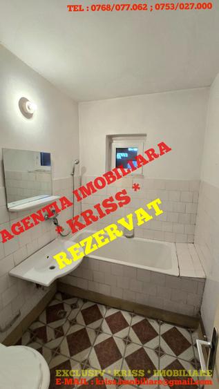 Apartament cu 3 camere semidecomandat în Craiovei