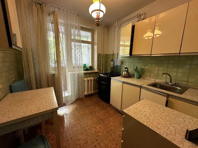 Apartament cu 2 camere decomandat în Baba Novac