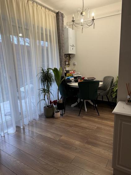 Apartament cu 4 camere decomandat în Central