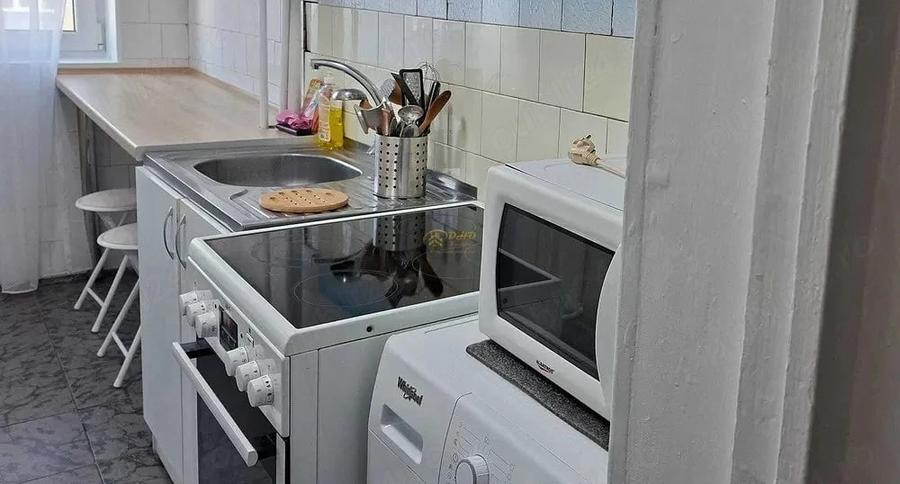 Apartament cu 2 camere decomandat în Hala Centrală
