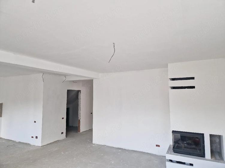 Casă cu 5 camere cu Teren 220 Mp în Pantelimon