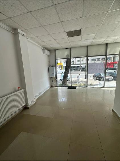 Spațiu comercial, de 65 mp, în Micro 18