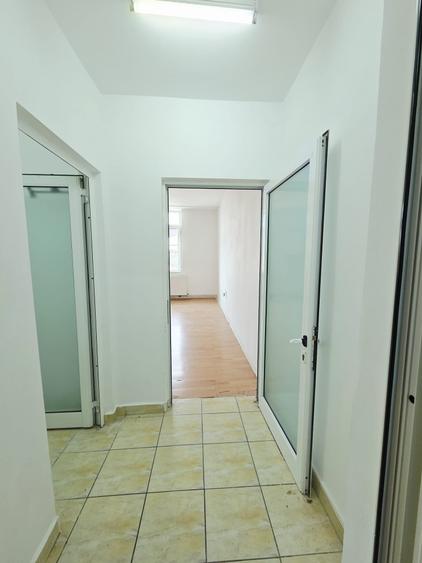 Apartament cu 4 camere decomandat în Central