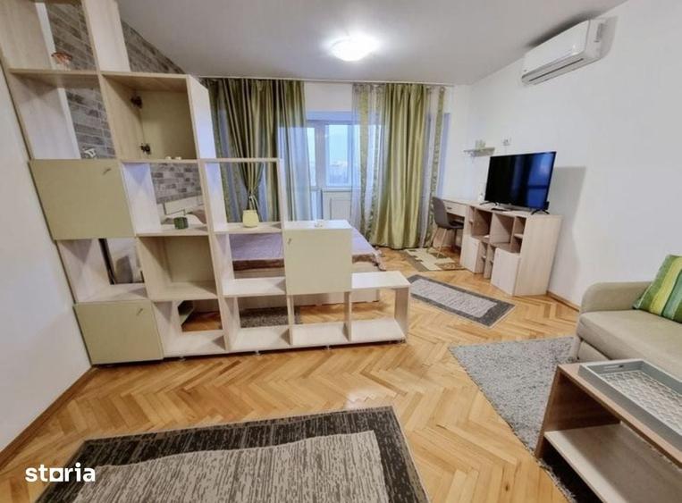 Garsonieră decomandată în Decebal