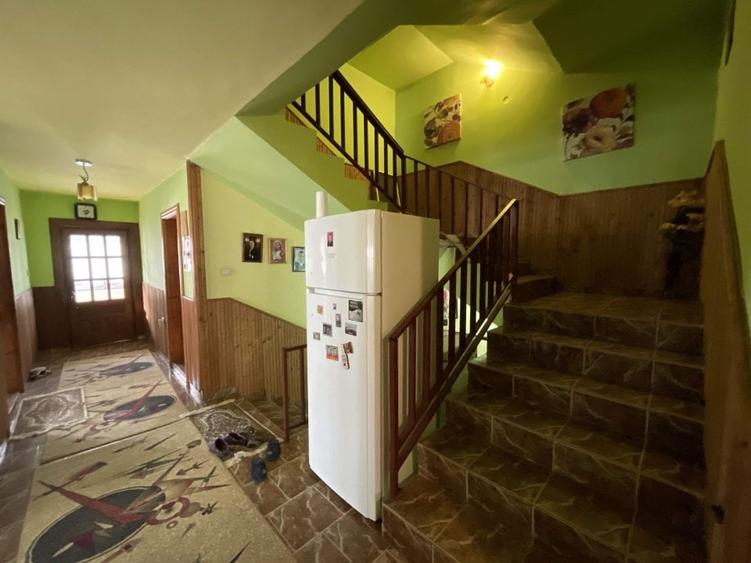 Casă individuală cu 10 camere cu Teren 825 Mp în Orașul de Jos