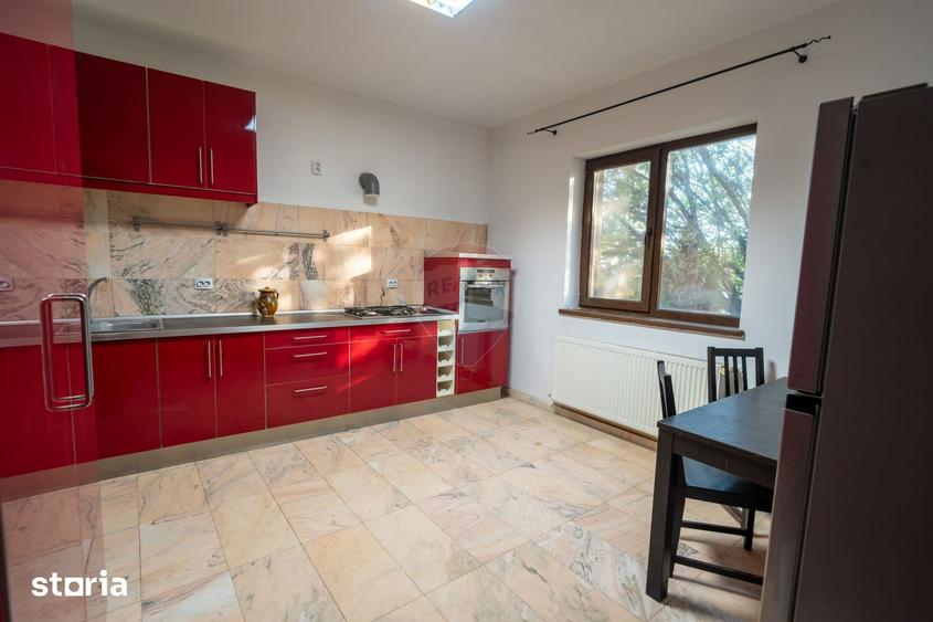 Casă cu 5 camere cu Teren 500 Mp în Brănești