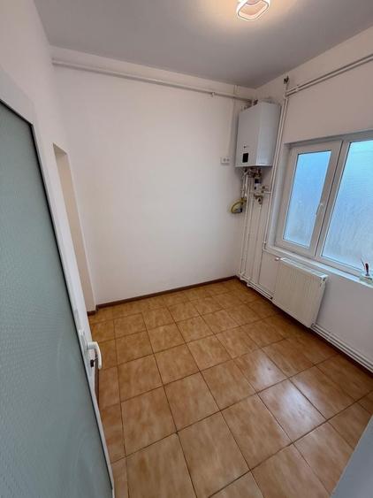 Spațiu comercial, de 55 mp, în Universitate