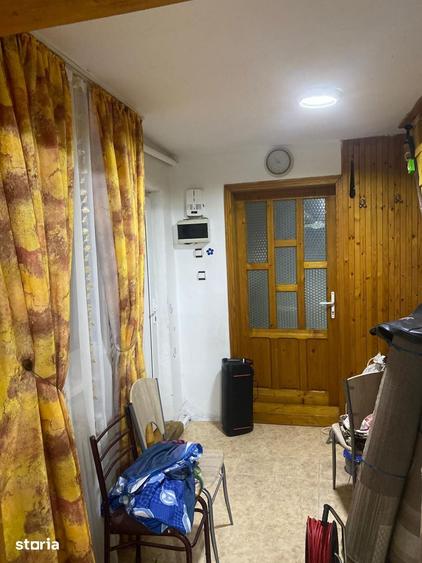 Casă cu 6 camere cu Teren 439 Mp în Petros