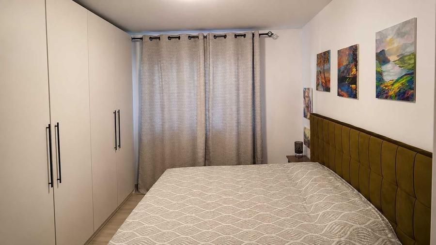 Apartament cu 3 camere decomandat în Tractorul