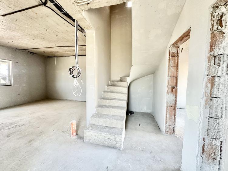 Duplex cu 4 camere cu Canalizare în Moșnița Veche