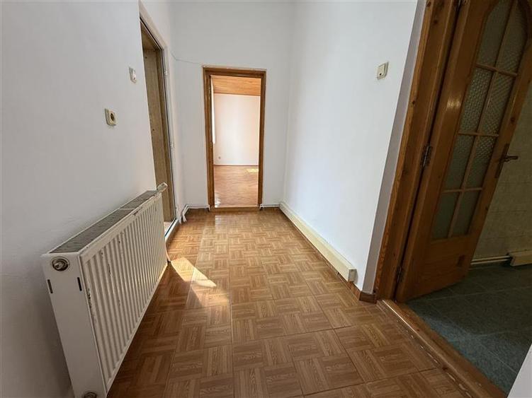 Casă individuală cu 6 camere cu Teren 272 Mp în Bistrița Lac