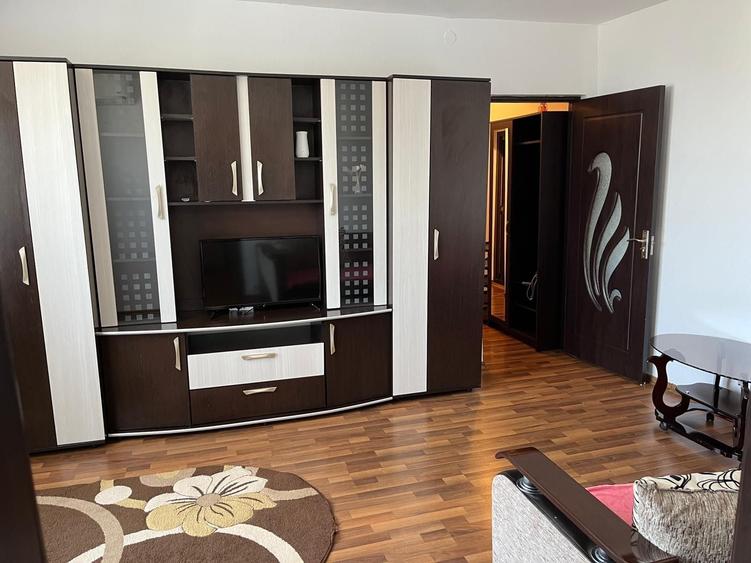 Apartament cu 2 camere semidecomandat în Micro 6