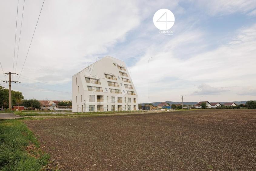 Apartament cu 3 camere semidecomandat în Est