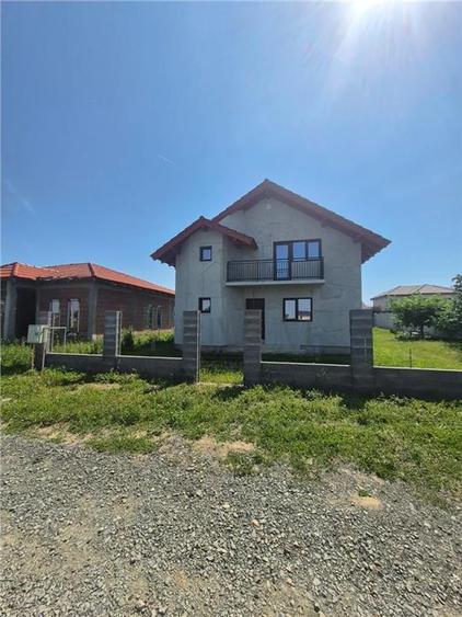 Casă individuală cu 5 camere cu Canalizare în Moșnița Nouă