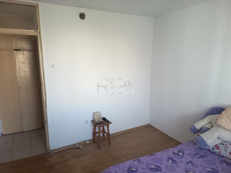 Apartament cu 3 camere decomandat, mobilat în Rahova