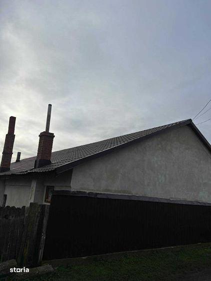 Casă cu 4 camere cu Teren 500 Mp în Suraia