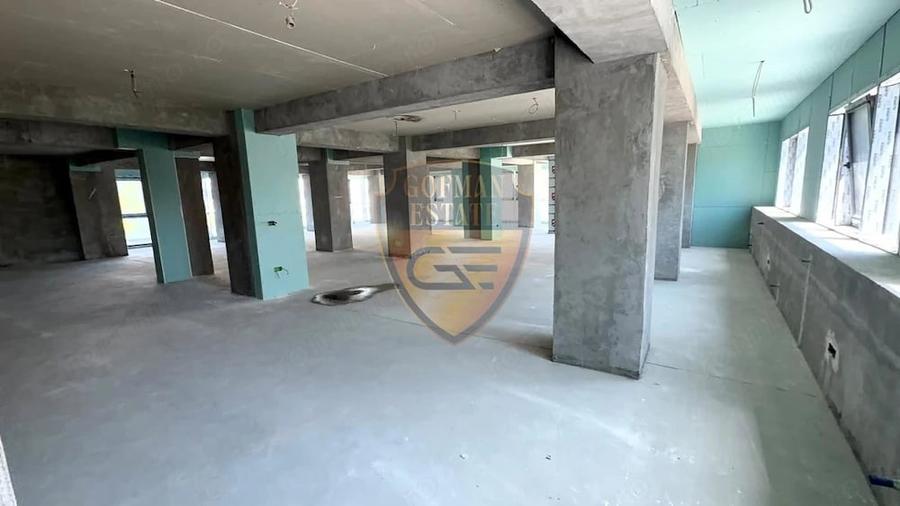 Spațiu comercial, de 920 mp, în Boema