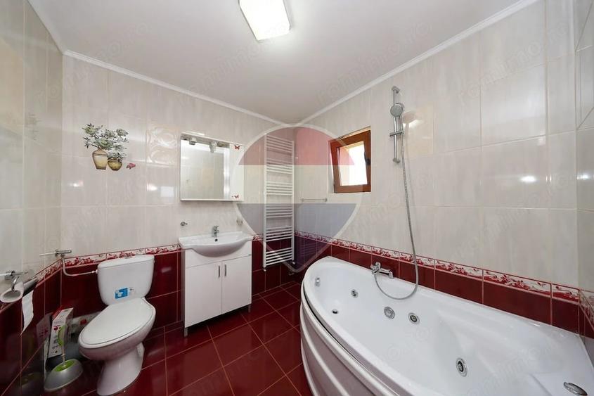 Casă cu Teren 2389 Mp în Sânpetru