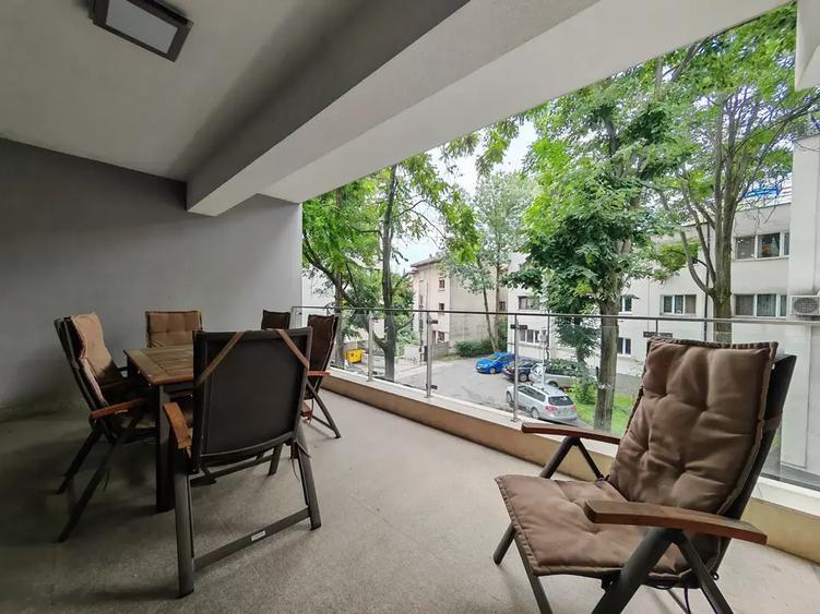 Apartament cu 3 camere semidecomandat, mobilat în Kiseleff