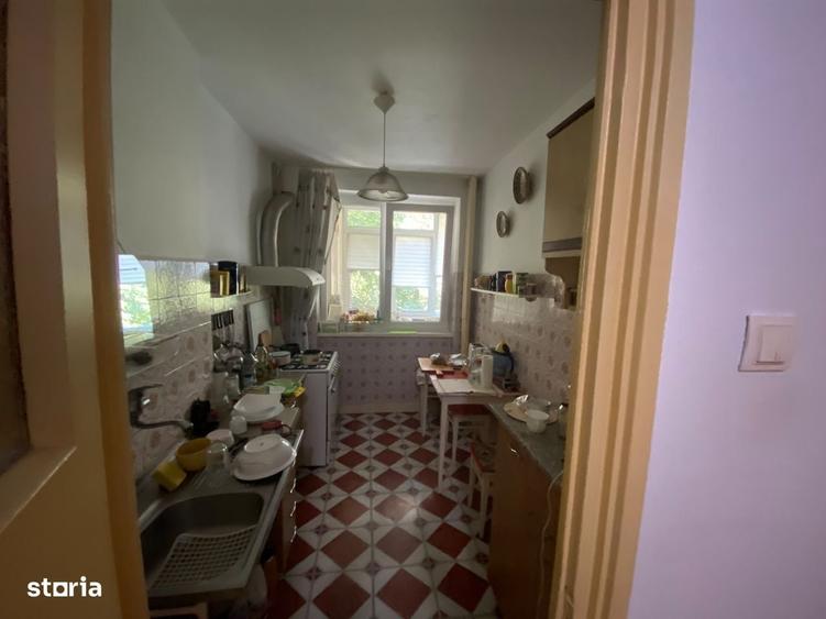 Apartament cu 3 camere semidecomandat în Vatra Luminoasă