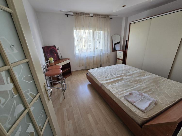 Apartament cu 2 camere decomandat în Eroii Revoluției