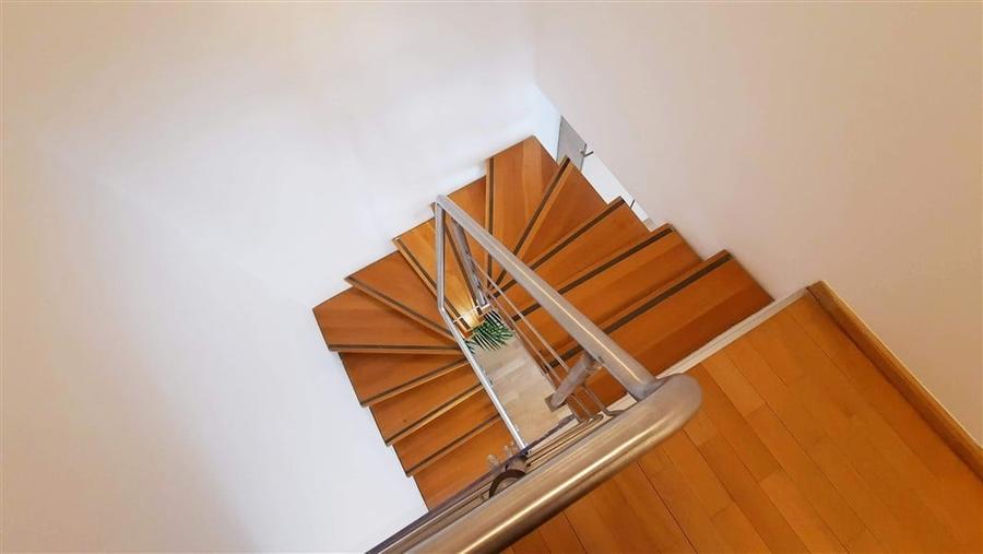 Apartament cu 4 camere decomandat în Floreasca