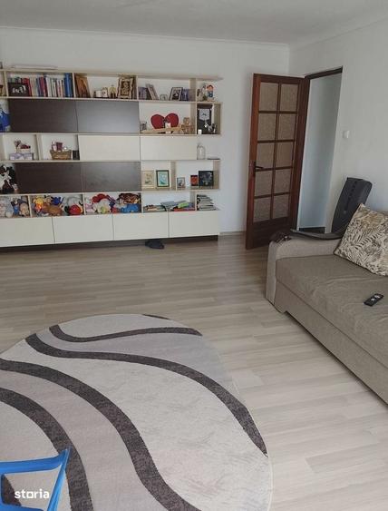 Apartament cu 3 camere, 67 mp, et. 3 din 4, St. Fagarasului , Micro 16 - 6