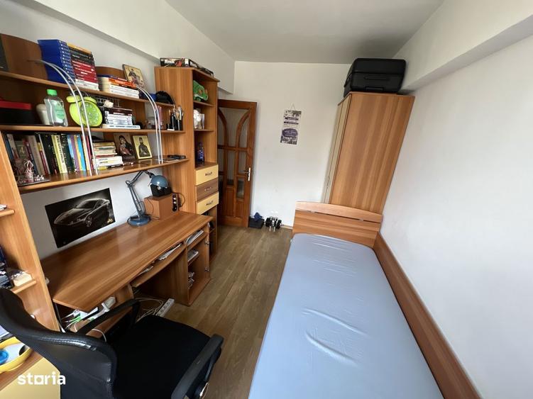 Apartament cu 3 camere semidecomandat în Țiglina 1
