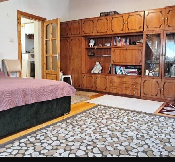 Casă cu 3 camere în Central