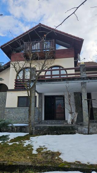 Casă cu 4 camere în Poiana Țapului