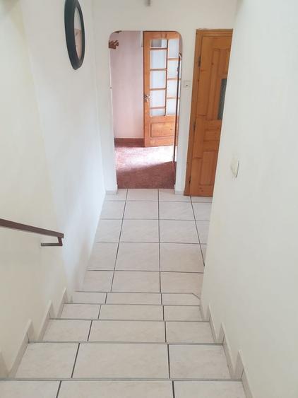 Casă individuală cu 4 camere cu Canalizare în Central