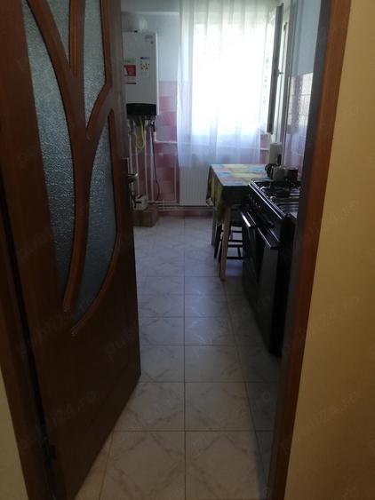 Apartament cu 3 camere decomandat în Calea București
