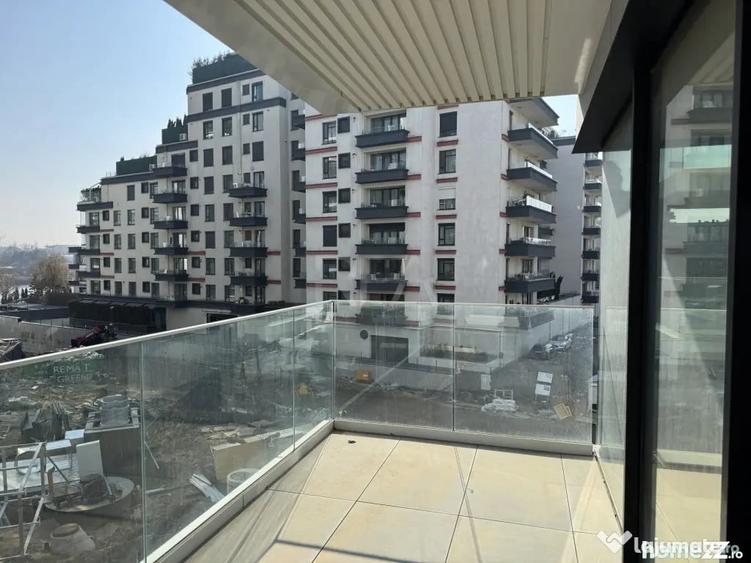 Apartament cu 3 camere semidecomandat în Floreasca