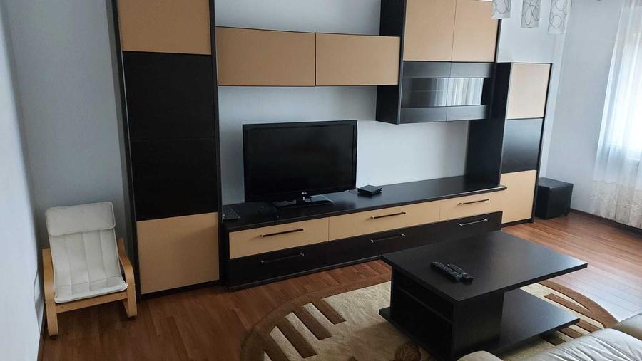 Apartament cu 3 camere decomandat în Cetate