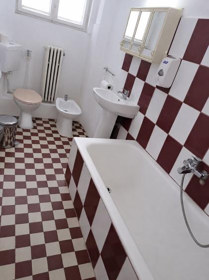 Apartament cu 3 camere decomandat în Universitate