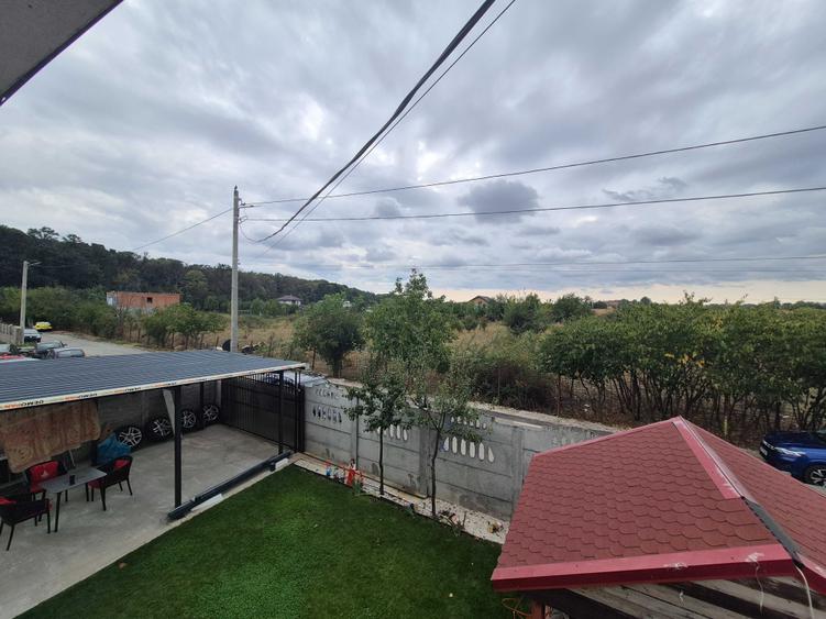 Vila spatioasa vedere padure, cu 6 camere,,toate utilitatile,curte 600 mp,GARAJ - 2
