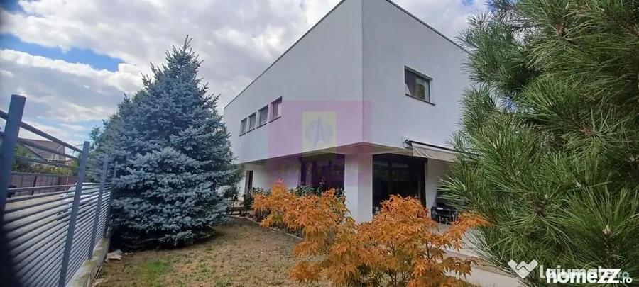Casă cu 7 camere cu Teren 508 Mp în Săbăreni